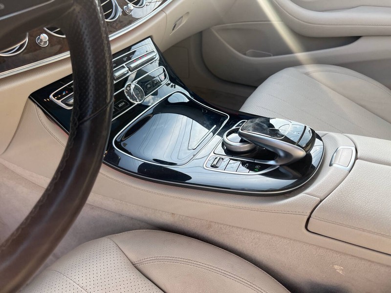 Mercedes-Benz E-Class Vehicle Image 13