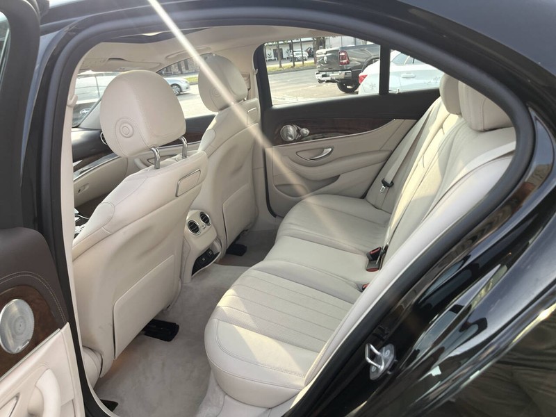 Mercedes-Benz E-Class Vehicle Image 16