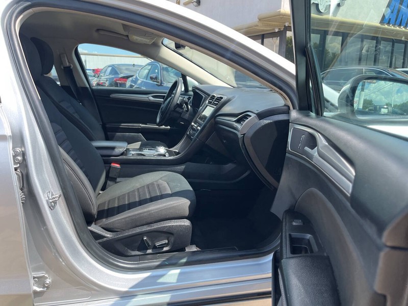 Ford Fusion Vehicle Image 10