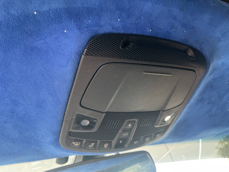 Lincoln Continental Vehicle Image 13