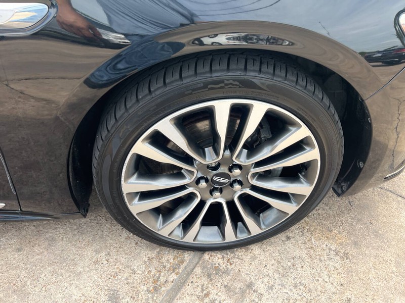 Lincoln Continental Vehicle Image 20