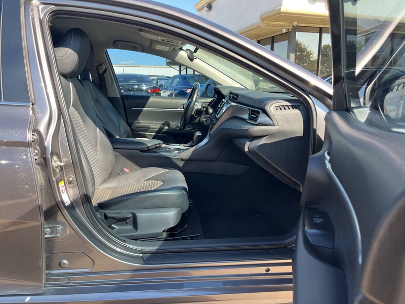 Toyota Camry Vehicle Image 10