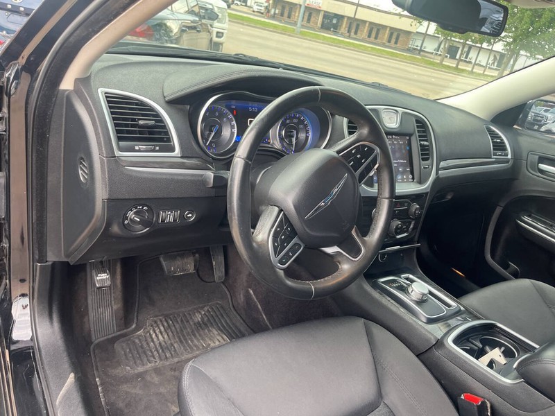 Chrysler 300 Vehicle Image 06
