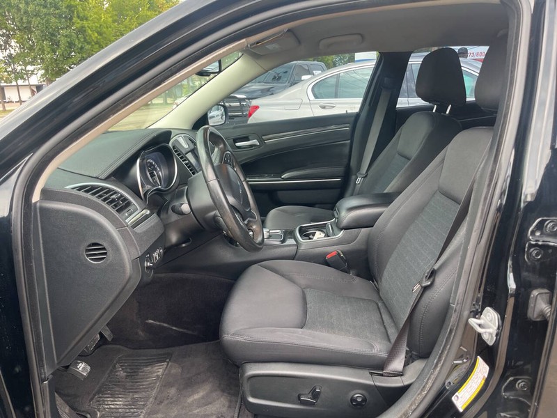 Chrysler 300 Vehicle Image 07