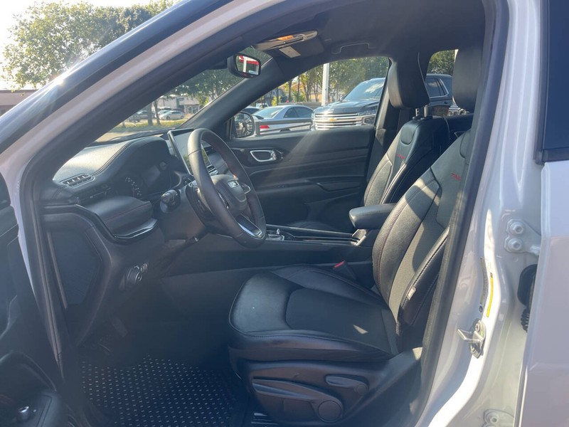 Jeep Compass Vehicle Image 10