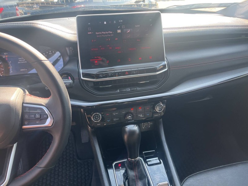 Jeep Compass Vehicle Image 12