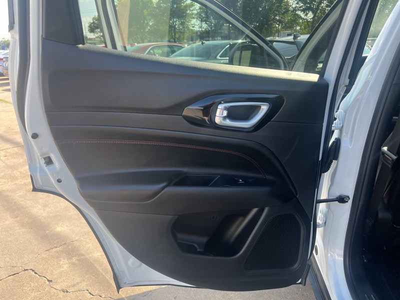 Jeep Compass Vehicle Image 15