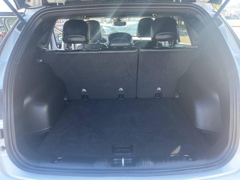 Jeep Compass Vehicle Image 20