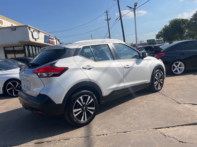 Nissan Kicks Vehicle Image 03