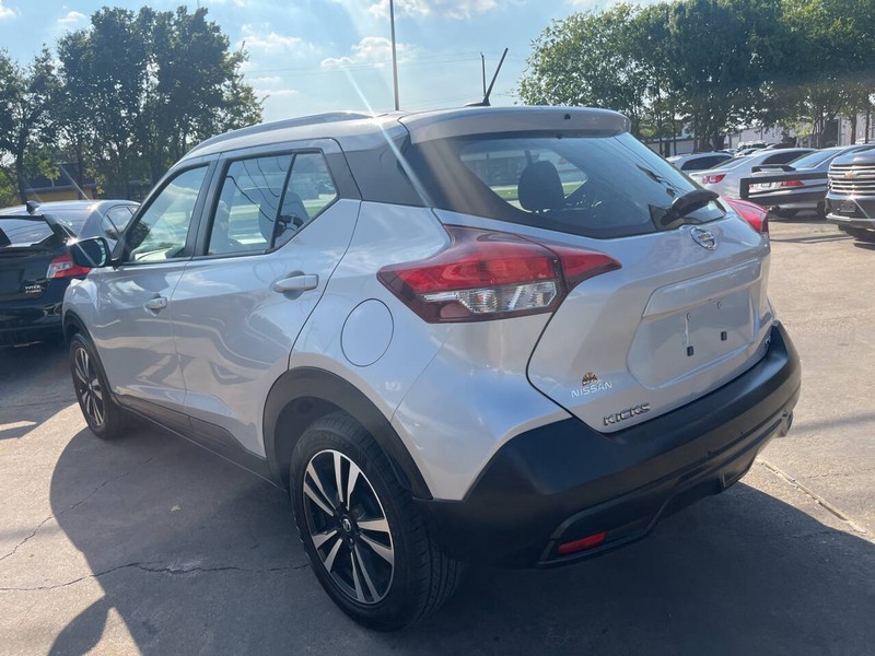 Nissan Kicks Vehicle Image 05
