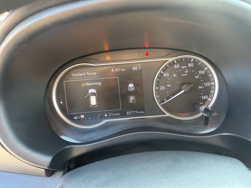Nissan Kicks Vehicle Image 09
