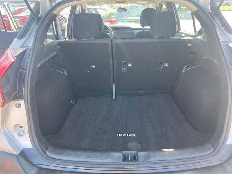 Nissan Kicks Vehicle Image 15