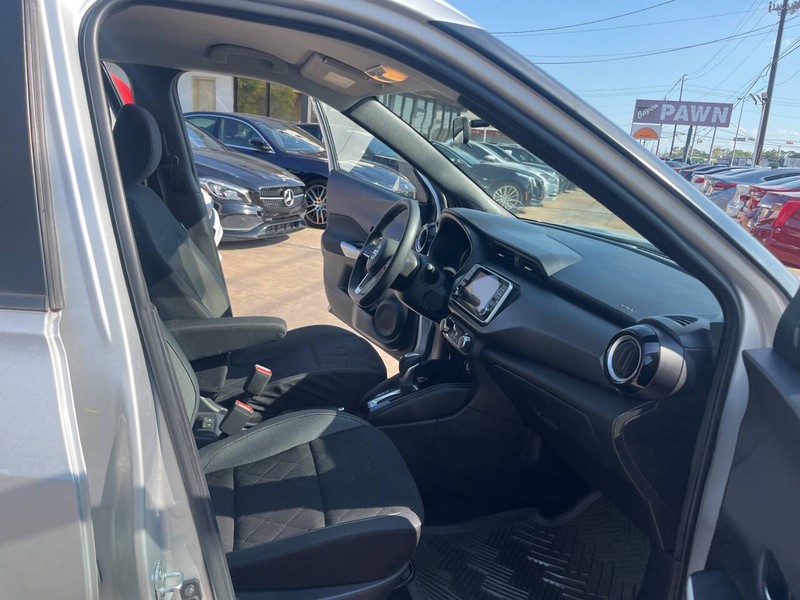 Nissan Kicks Vehicle Image 17