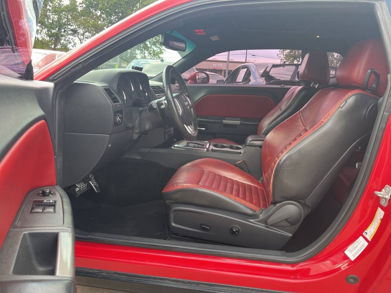Dodge Challenger Vehicle Image 06