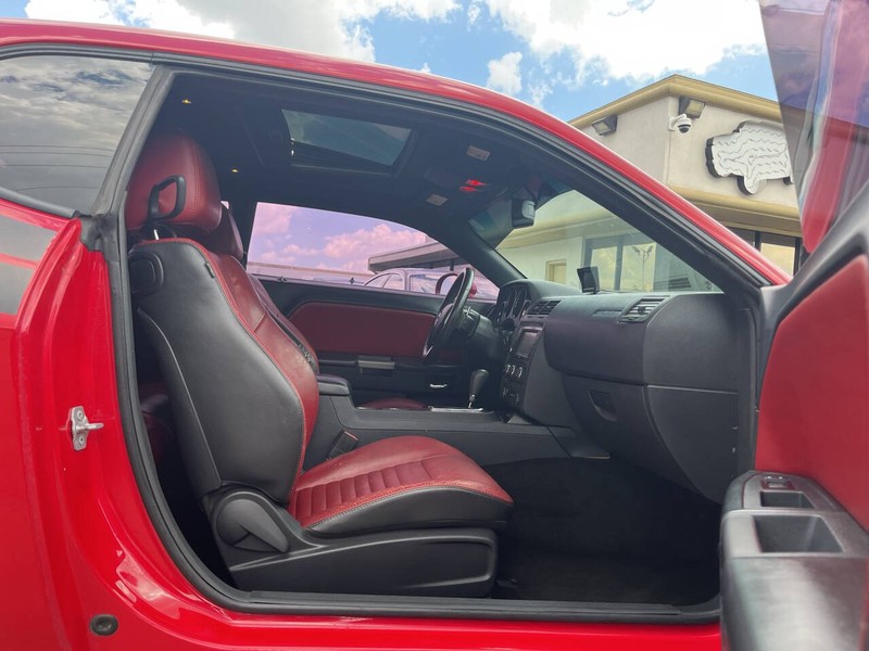 Dodge Challenger Vehicle Image 10