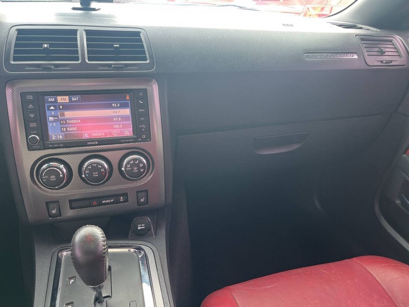 Dodge Challenger Vehicle Image 13