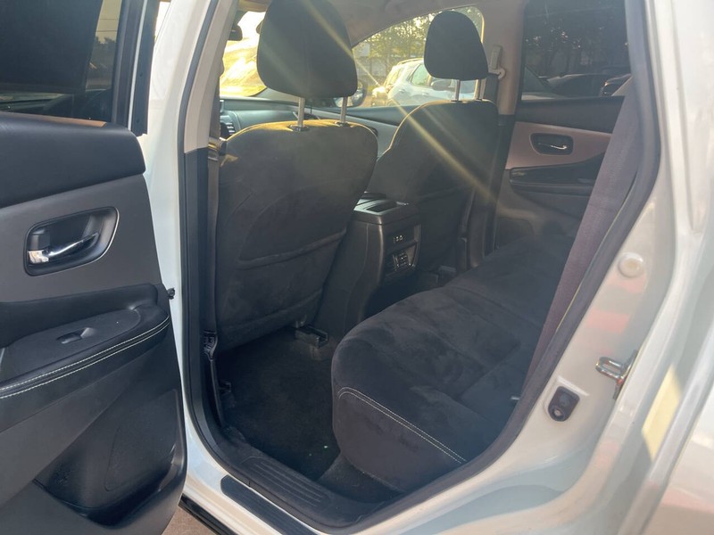 Nissan Murano Vehicle Image 13
