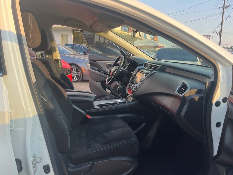 Nissan Murano Vehicle Image 17