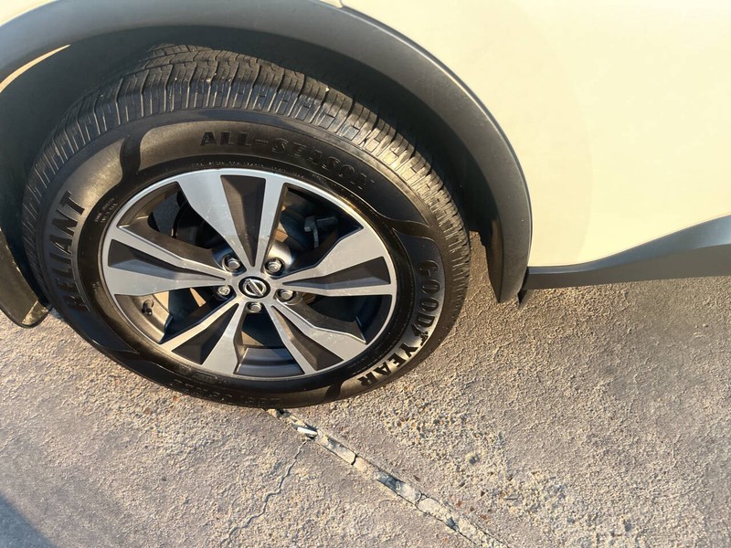 Nissan Murano Vehicle Image 18