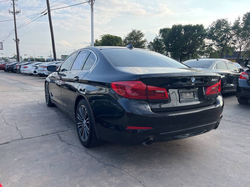 BMW 5 Series Vehicle Image 03