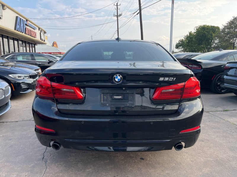 BMW 5 Series Vehicle Image 04