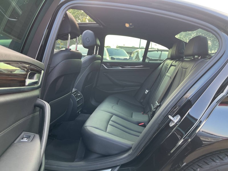 BMW 5 Series Vehicle Image 08