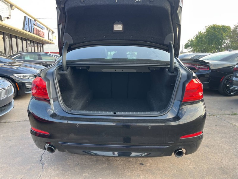 BMW 5 Series Vehicle Image 09