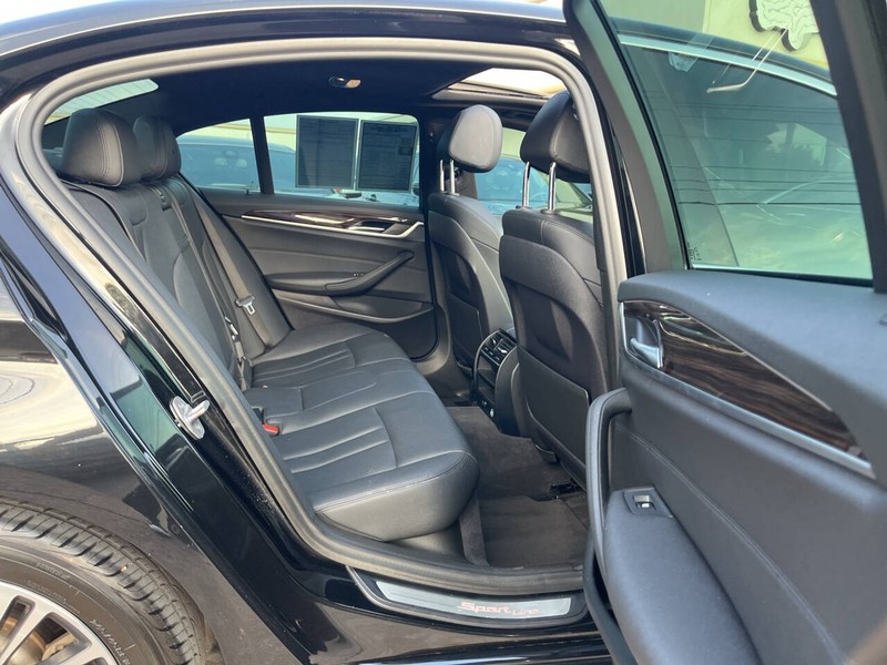 BMW 5 Series Vehicle Image 10