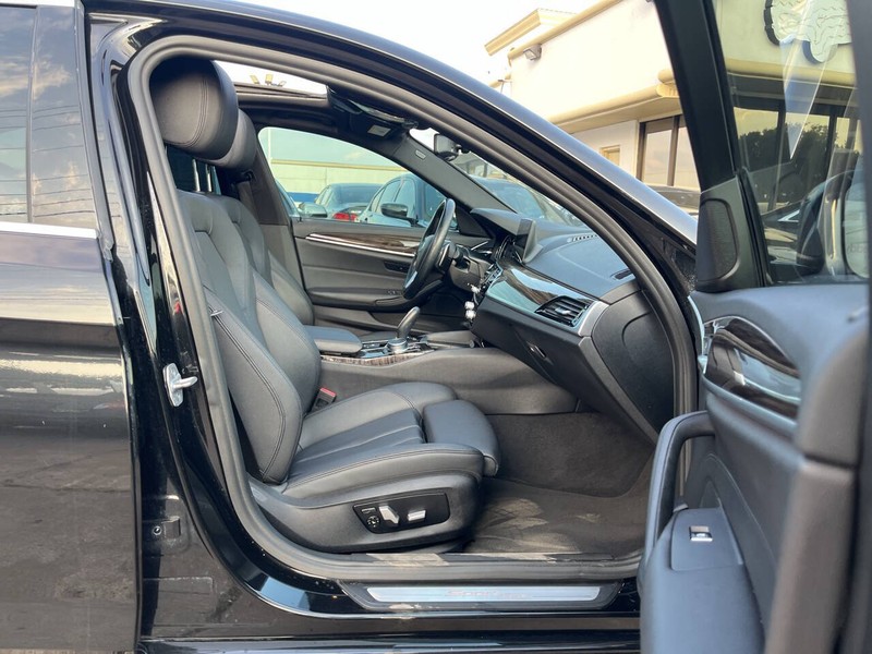 BMW 5 Series Vehicle Image 11