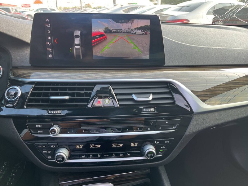 BMW 5 Series Vehicle Image 12