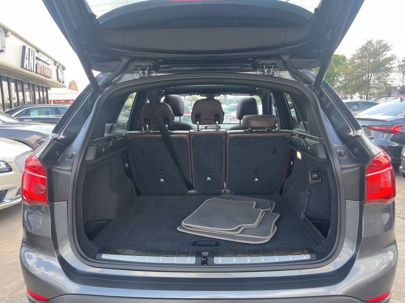 BMW X1 Vehicle Image 09