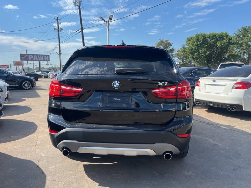 BMW X1 Vehicle Image 05