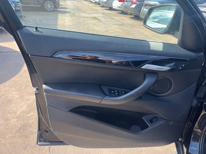 BMW X1 Vehicle Image 07