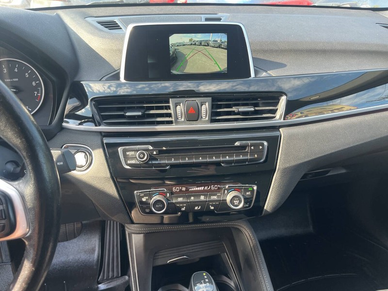 BMW X1 Vehicle Image 10