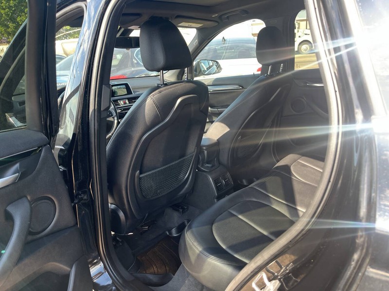 BMW X1 Vehicle Image 14
