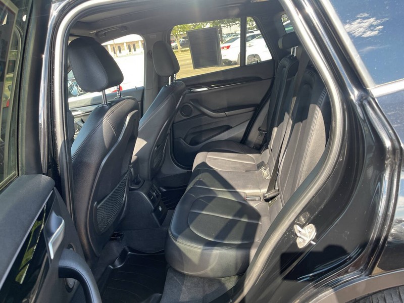BMW X1 Vehicle Image 16