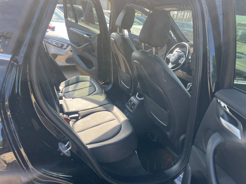 BMW X1 Vehicle Image 21