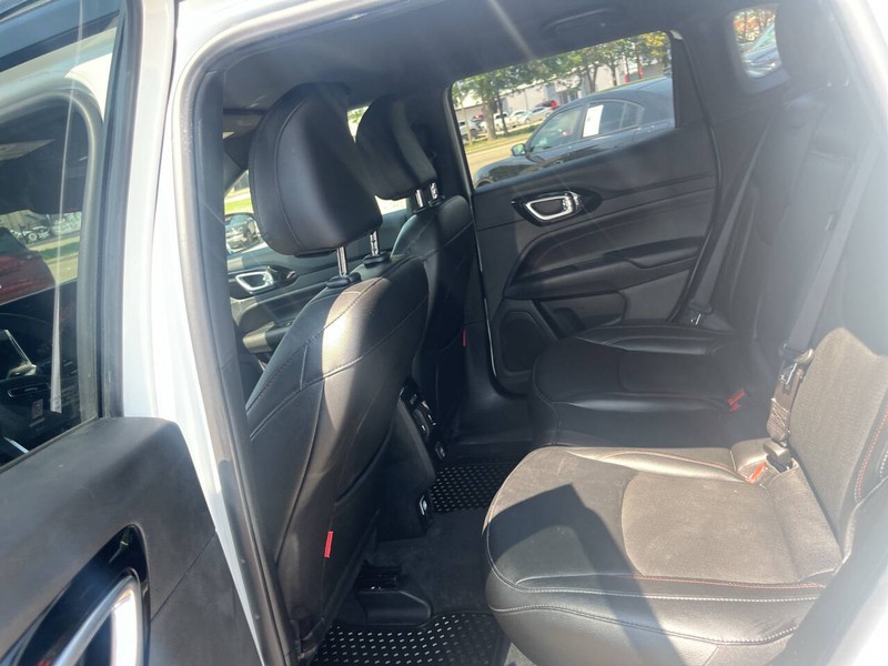 Jeep Compass Vehicle Image 13