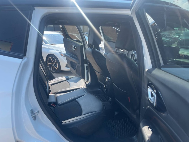 Jeep Compass Vehicle Image 15