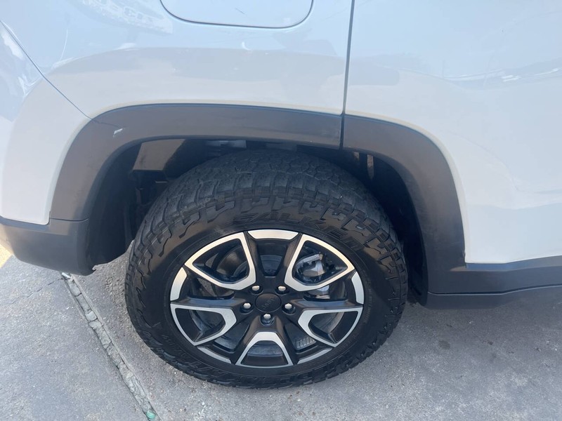 Jeep Compass Vehicle Image 18