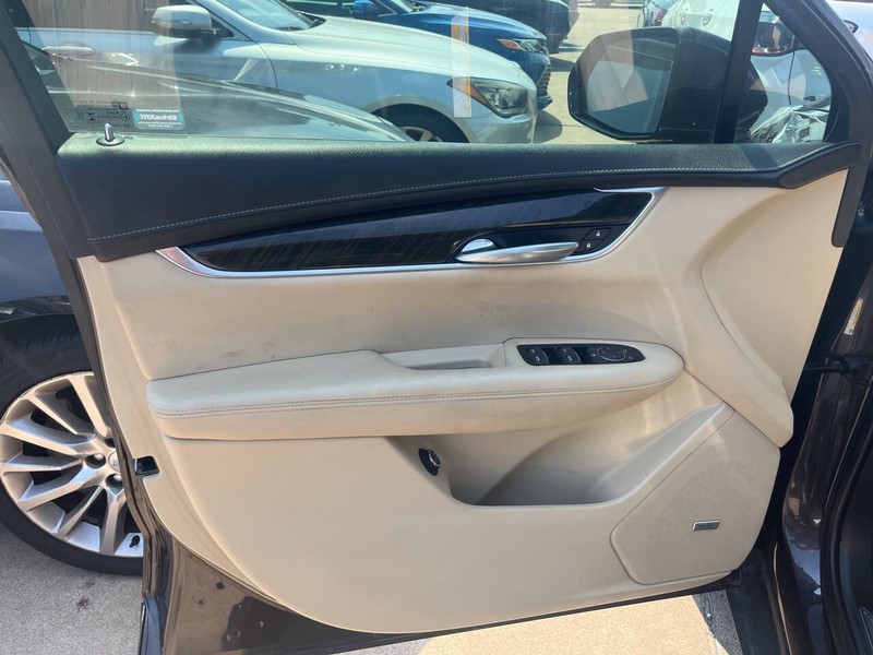 Cadillac XT5 Vehicle Image 05