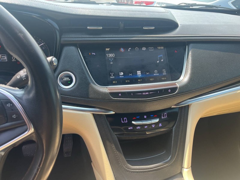 Cadillac XT5 Vehicle Image 12