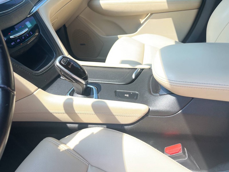 Cadillac XT5 Vehicle Image 14