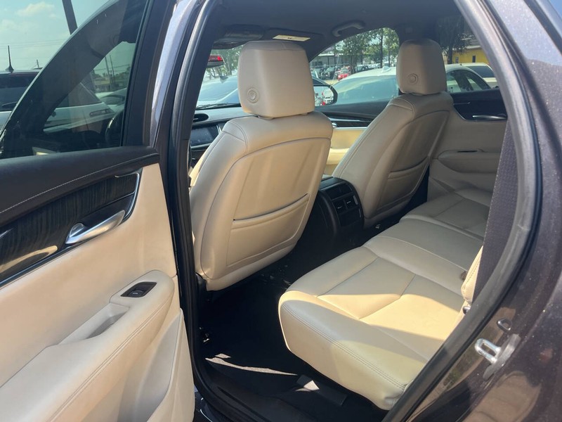 Cadillac XT5 Vehicle Image 16