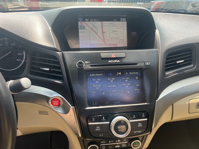 Acura ILX Vehicle Image 13