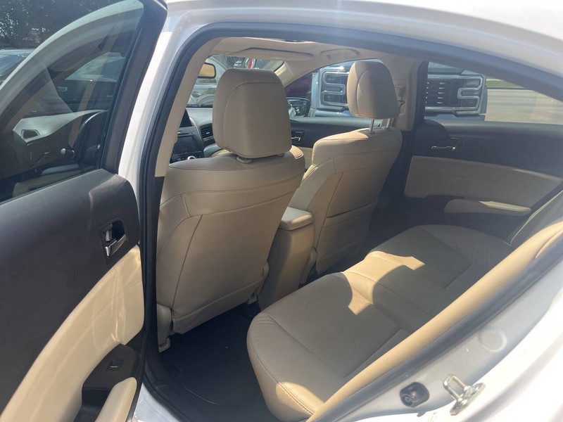 Acura ILX Vehicle Image 17