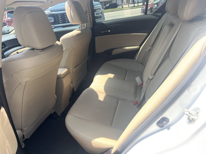 Acura ILX Vehicle Image 18