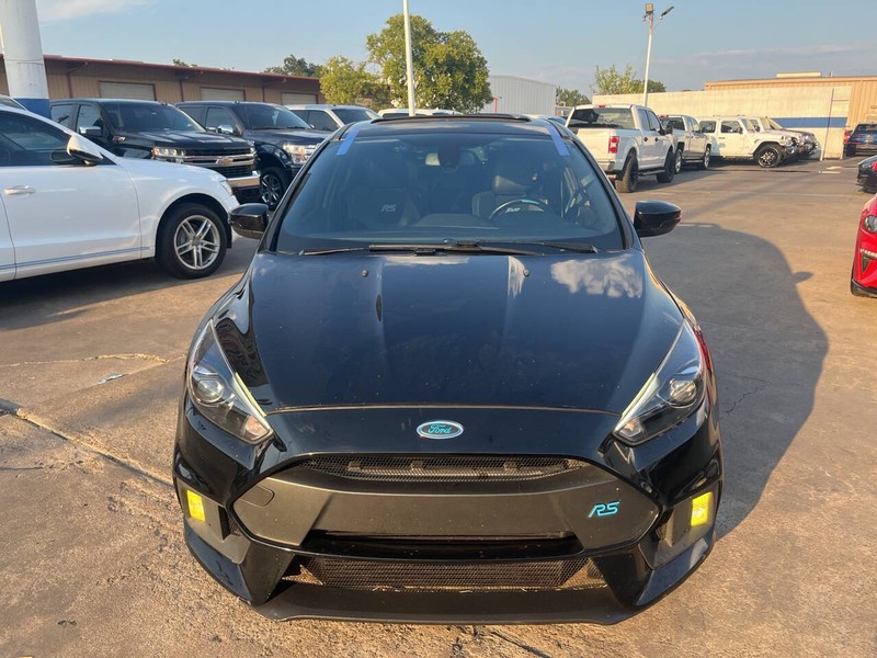 Ford Focus Hatchback Vehicle Image 02