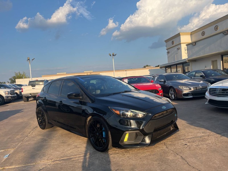 Ford Focus Hatchback Vehicle Image 03