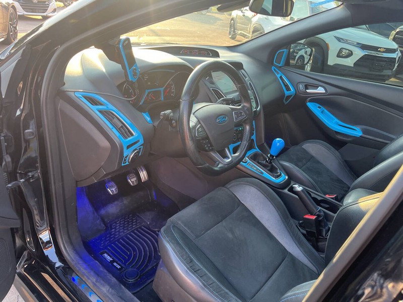 Ford Focus Hatchback Vehicle Image 08